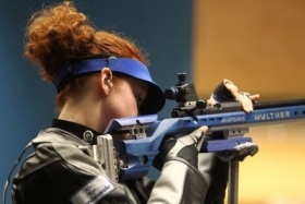 Eva Friedel siegt im Sportgewehr-Krimi