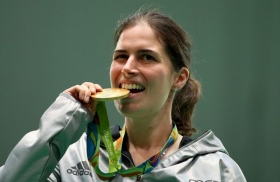 Barbara Engleder Olympiasiegerin mit dem Sportgewehr