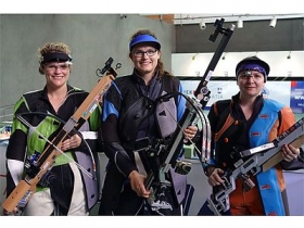 Damen feiern zum Abschluss triumphalen Sieg
