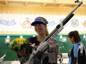 Anna Janshen holt Silber mit dem Luftgewehr für das deutsche Team