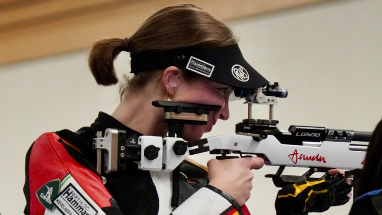 Foto: DSB / Mit neuem Gewehrschaft zu den Olympischen Spielen: Gewehrschützin Anna Janßen.