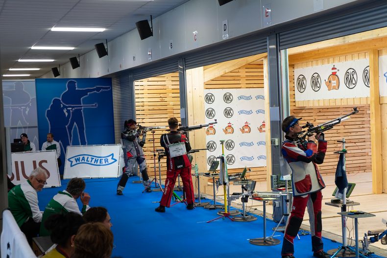 Foto: Jürgen Reber / Beim Luftgewehr Damen I ging es äußerst spannend zu.