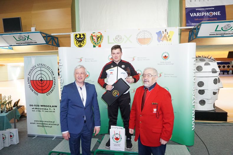 Foto: Grand Prix Jozef Zapedzki / Max Schenk stand nach Abbruch des zweiten Wettkampfes ganz oben auf dem Treppchen. Foto: Grand Prix Jozef Zapedzki / Max Schenk stand nach Abbruch des zweiten Wettkampfes ganz oben auf dem Treppchen.