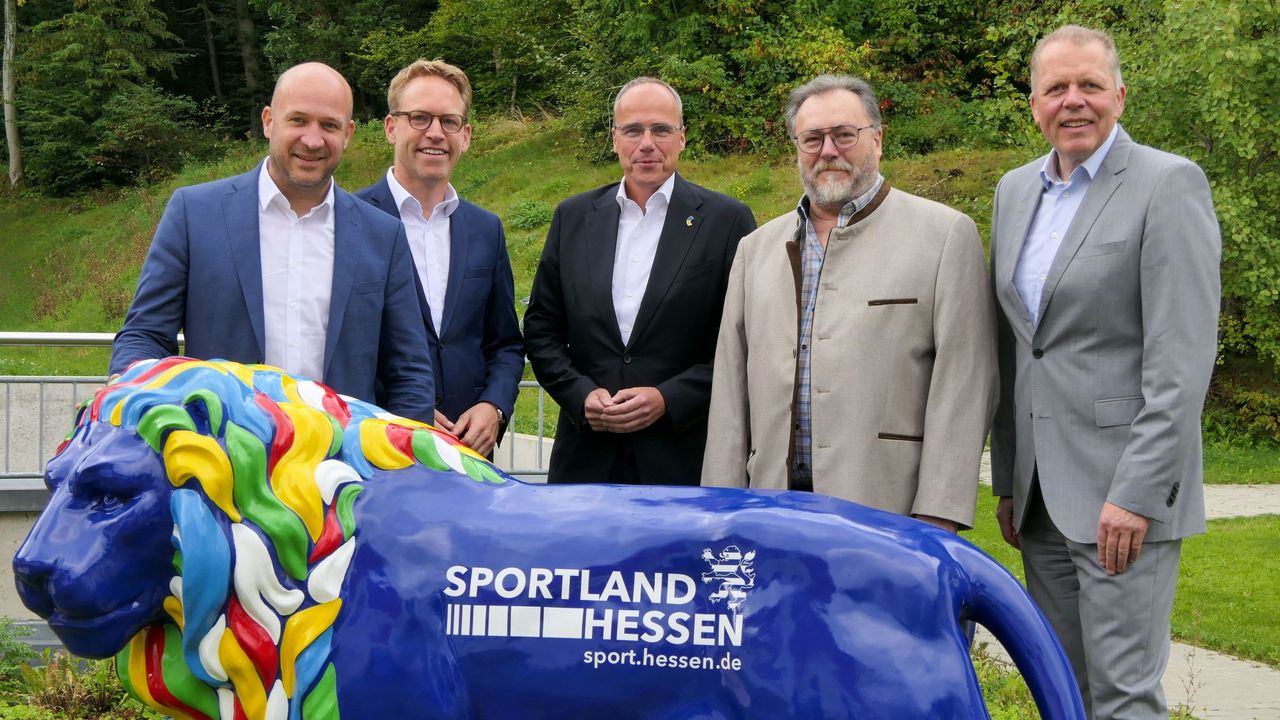 Foto: DSB / Kamen in Wiesbaden zu einem Gespräch zusammen, v.l.: Ingmar Jung, Marc Henrichmann, Peter Beuth, Walter Wolpert und Jörg Brokamp.