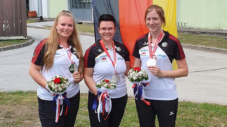 Foto: DSB / Das erfolgreiche Silber-Team bei der 300m-EM v.l.: Anna-Lena Geuther, Lisa Müller und Veronique Münster.