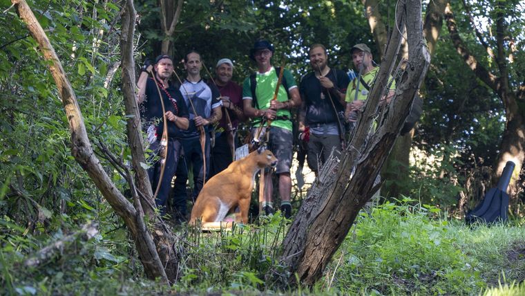 Foto: Eckhard Frerichs / Das ist 3D-Bogenschießen: Gut gelaunte Menschen in der Wildnis, die keine Angst vor Tierattrappen haben.
