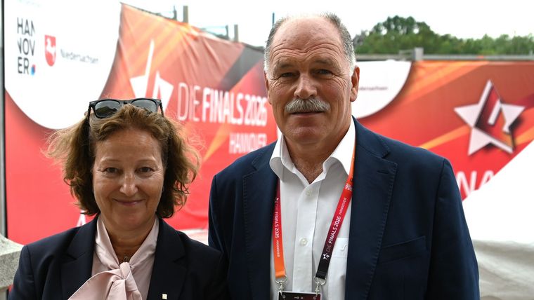Foto: Eckhard Frerichs / Eva Thesen und Hakan Cakiroglu zeigten sich von der Präsentation des Bogensports bei Die Finals begeistert.