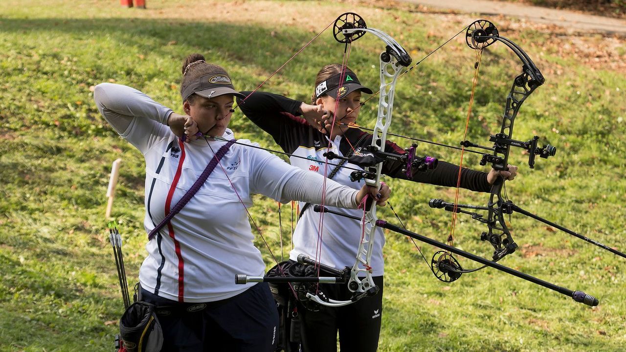 Foto: World Archery Europe / Julia Böhnke (hinten) ist wie 2019 wieder Teil des DSB-Teams bei der Feldbogen-EM.