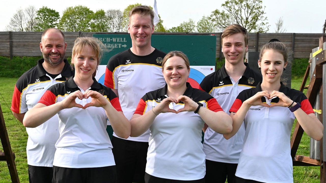 Foto: Eckhard Frerichs / Das voraussichtliche EM-Compoundteam v.l.: Sebastian Hamdorf, Katharina Raab, Henning Lüpkemann, Jennifer Walter, Ruven Flüß und Marie Marquardt.