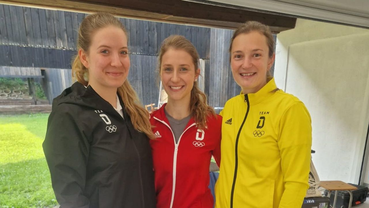 Foto: DSB / Für Schwarz-rot-gold zu Bronze: Doreen Vennekamp, Michelle Skeries und Sandra Reitz.