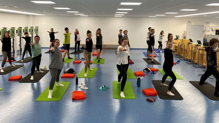 Foto: DSB / Für die DSB-Kaderathleten hat Yoga-Trainer Holger Zapf ein Programm entwickelt.