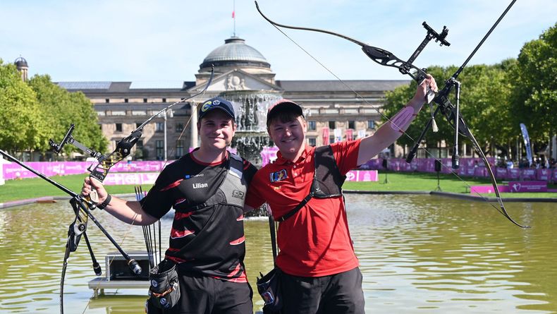 Foto: Eckhard Frerichs / Bei der DM im Freien in Wiesbaden Finalgegner und nun auch in der Bundesliga gegeneinander: Die Junioren Lilian Forkert (links, BSC BB Berlin) und Phil Lüttmerding (SV Böddiger). Foto: Eckhard Frerichs / Bei der DM im Freien in Wiesbaden Finalgegner und nun auch in der Bundesliga gegeneinander: Die Junioren Lilian Forkert (links, BSC BB Berlin) und Phil Lüttmerding (SV Böddiger).