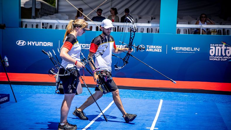 Foto: World Archery / Die letztjährigen Sensations-Zweiten des Weltcups in Antalya, Katharina Raab und Paolo Kunsch, gehören zu den Favoriten in der EM-Qualifikation mit dem Compound-Bogen.