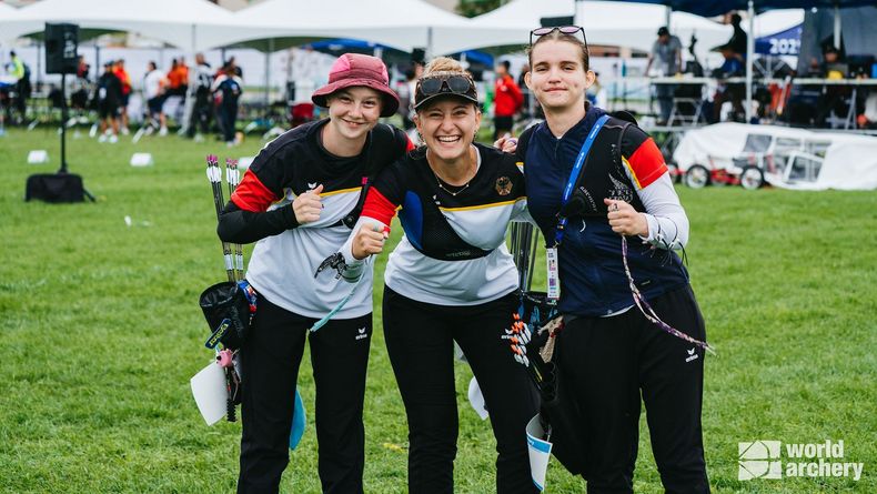 Foto: World Archery / Bestes europäisches Team im U18 Wettbewerb Recurve weiblich: Fiona Marquardt, Estelle Moscatelli und Frida Janke. Foto: World Archery / Bestes europäisches Team im U18 Wettbewerb Recurve weiblich: Fiona Marquardt, Estelle Moscatelli und Frida Janke.