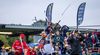 Foto: World Archery / Der Weltmeister in der entscheidenden Passe im Goldfinale: Florian Unruh schießt, Gegner Brady Ellison konzentriert sich, Henning Lüpkemann guckt.