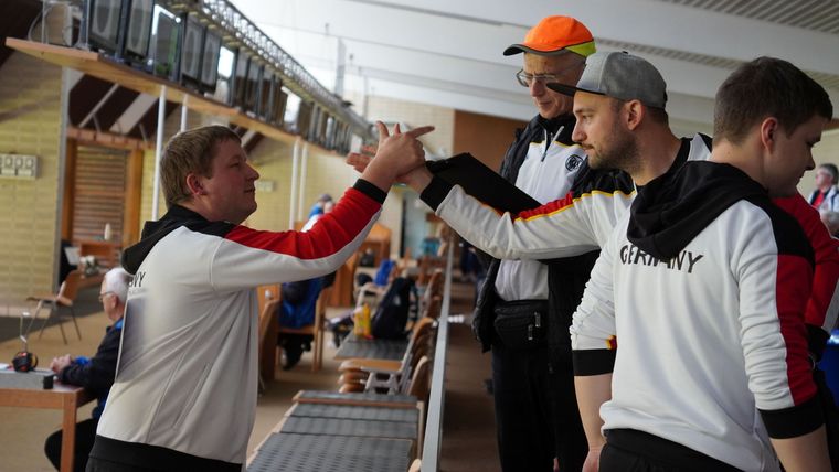 Foto: DSB / Auf dem Schnellfeuerpistolen-Team, hier mit Christian Reitz, Bundestrainer Detlef Glenz, Emanuel Müller und Fabian Otto ruhen erneut große Hoffnungen.