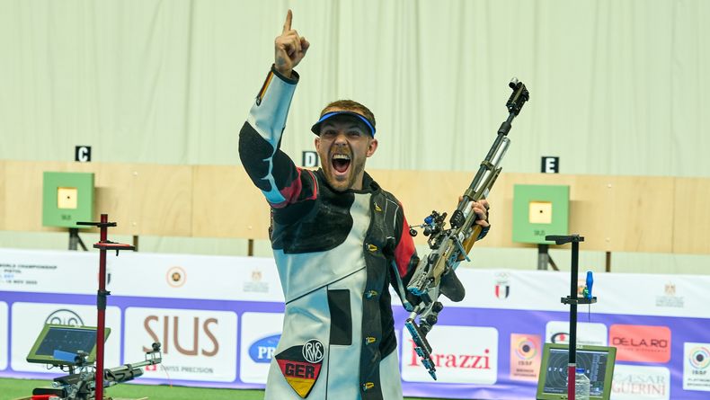 Foto: ISSF / Gut gebrüllt, Löwe! Der Moment, als Dallinger realisiert, dass er Weltmeister ist. Foto: ISSF / Gut gebrüllt, Löwe! Der Moment, als Dallinger realisiert, dass er Weltmeister ist.