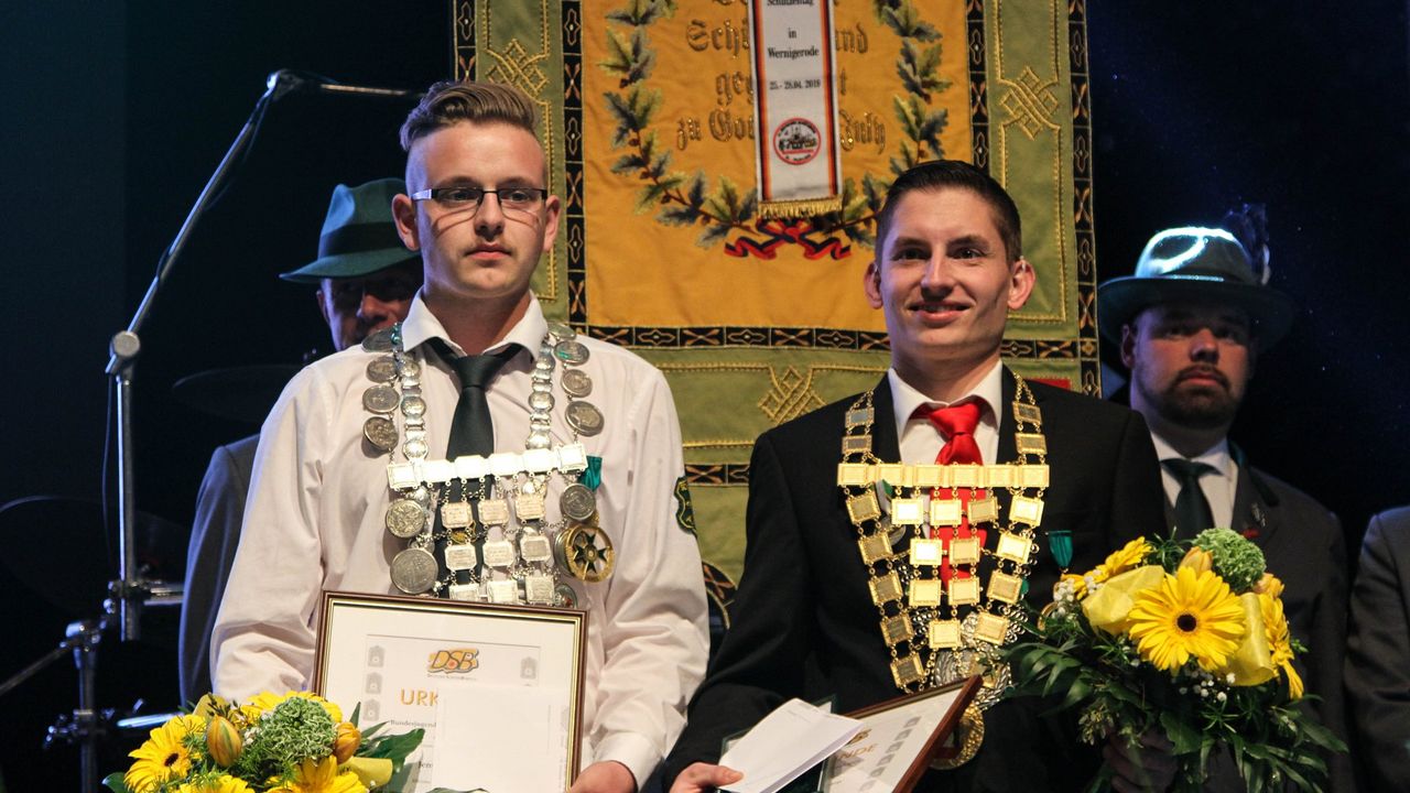 Foto: DSB / Bundesjugendkönig Jens Gärtner (Rheinland, links) und Bundeskönig Sebastian Herrmany (Pfalz) sind aufgrund der Corona-Pandemie ein weiteres Jahr im Amt.