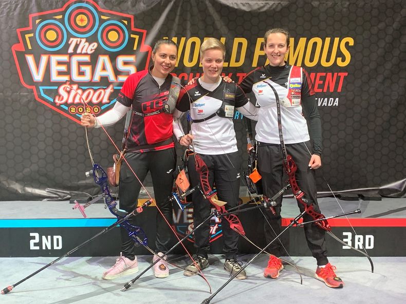 Foto: World Archery / Gold für Michelle Kroppen, Bronze für Elena Richter (rechts) beim Vegas Shoot.