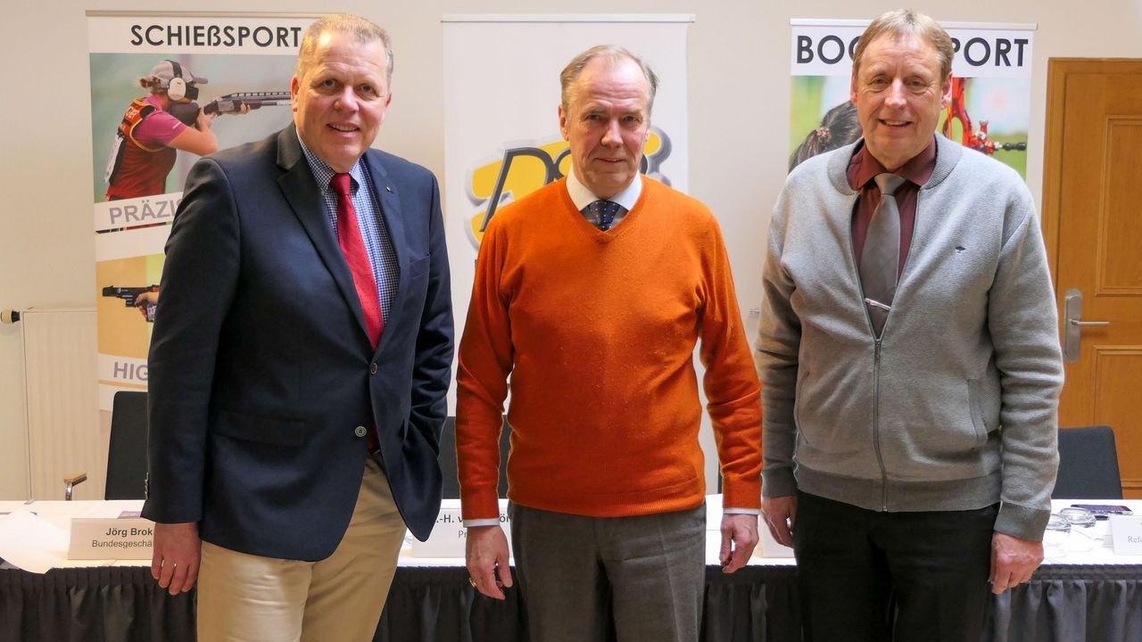 Foto: DSB / v.l.: Jörg Brokamp, Hans-Heinrich von Schönfels und Wilfried Ritzke blicken dem Deutschen Schützentag im Heidekreis mit Vorfreude entgegen.