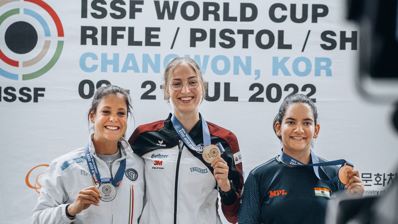 Foto: Jolyn Beer / Strahlende Gesichter auf dem Treppchen mit Anna Janßen ganz oben.