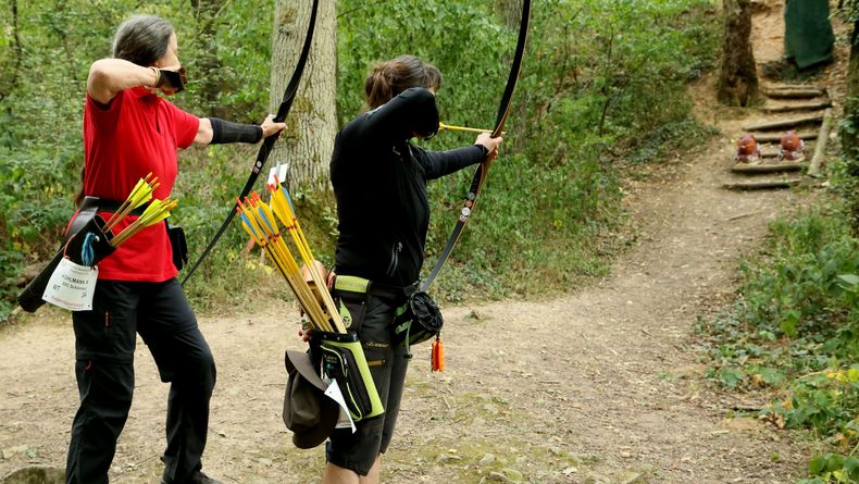 Foto: Werner Wabnitz / In Bad Kreuznach war ein anspruchsvoller Parcours gesteckt, den Monika Kohlmann (links) in der Langbogenklasse der Damen am besten absolvierte. Foto: Werner Wabnitz / In Bad Kreuznach war ein anspruchsvoller Parcours gesteckt, den Monika Kohlmann (links) in der Langbogenklasse der Damen am besten absolvierte.