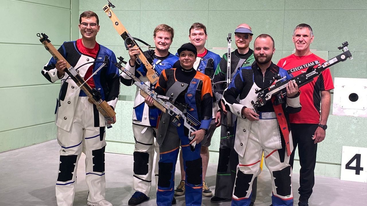 Foto: Jochen Michaelis / Das siegreiche Team der SG Zaitzkofen v.l.: Raphael Witt, Manuel Schmied, Sandra Reimann, Elias Stelzl, Felix Forster, Jakub Novák, Christian Kauer.