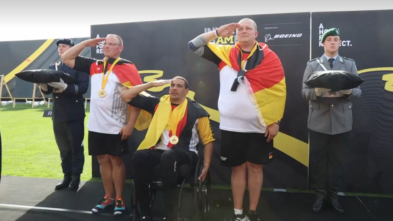 Foto: Dennis Drensek / Das erste Bogen-Gold bei den Invicuts Games überhaupt für v.l. Jens Niemeyer, Kevin Koitka und Tom Grunwald.