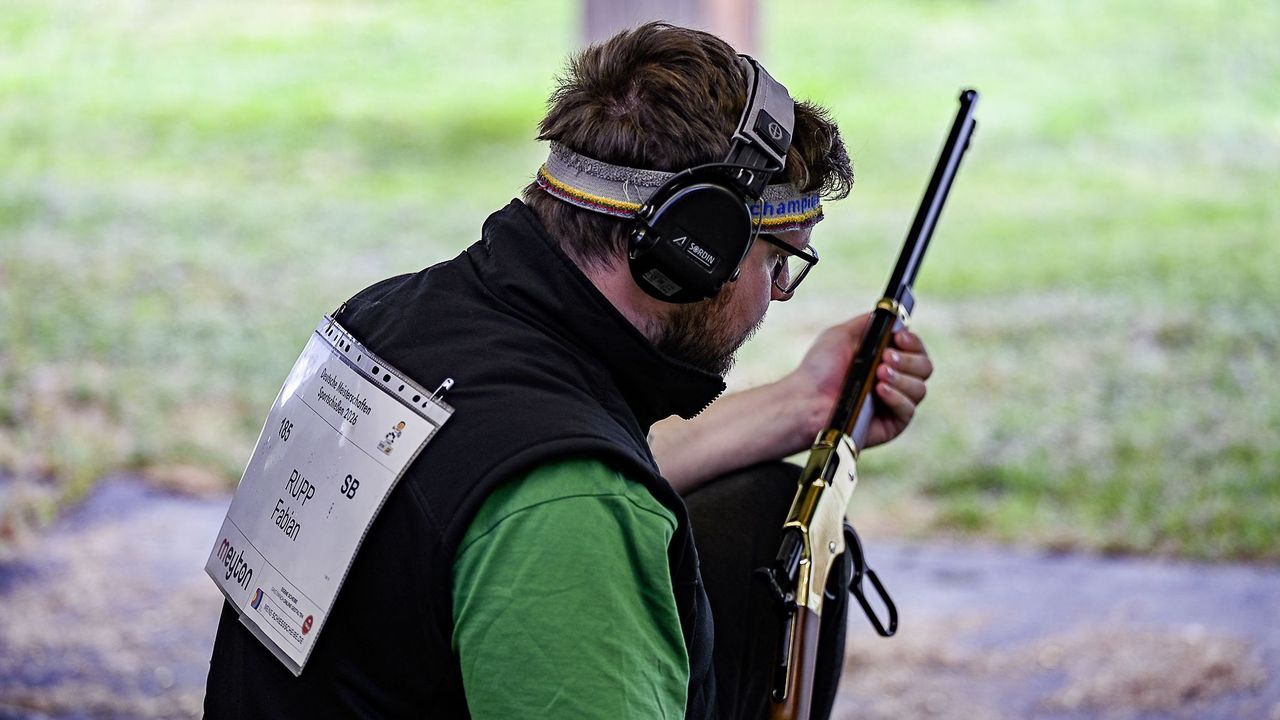 Foto: Eckhard Frerichs / Erste DM-Teilnahme, erster DM-Titel: Fabian Rupp gewann mit seinem Unterhebelrepetierer in der Damen/Herren I-Klasse.