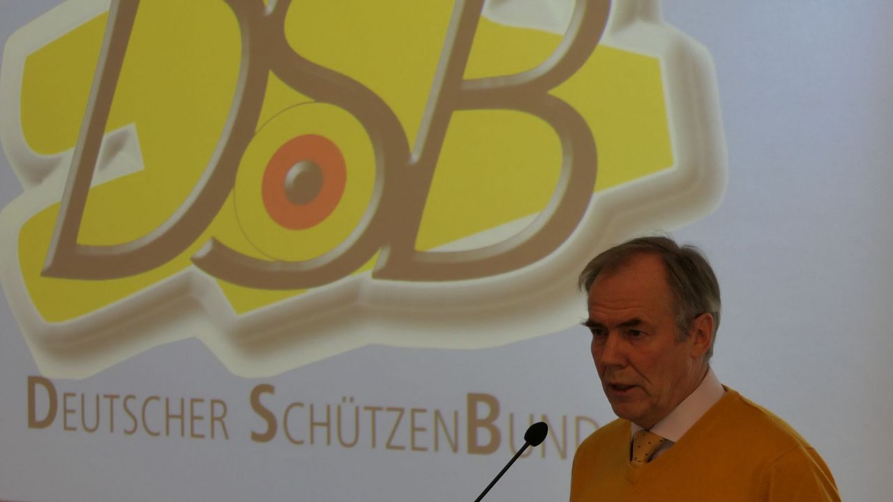 Foto: DSB / DSB-Präsident Hans-Heinrich von Schönfels bei seinem Bericht im Gesamtvorstand.