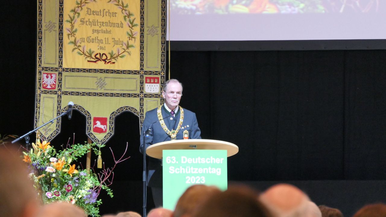 Foto: DSB / DSB-Präsident Hans-Heinrich von Schönfels beim Festakt in der Heinrich Kemner Halle in Krelingen