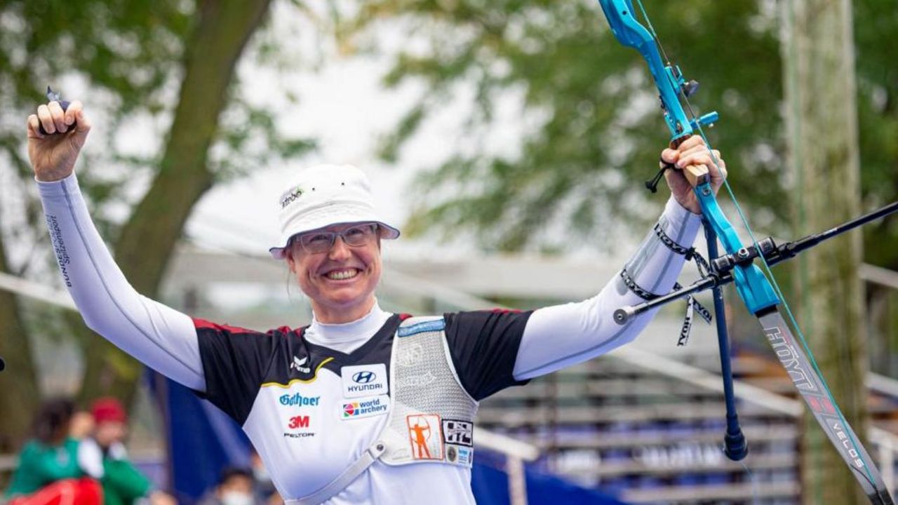 Foto: World Archery / Goldjubel bei Lisa Unruh nach dem entscheidenden Stechschuss im Finale.