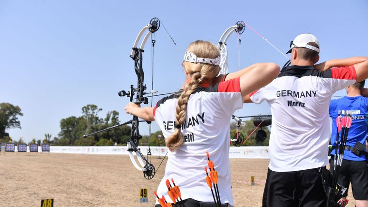 Foto: WAE / Lisa Zettl im U18-Mixed und Simon Moritz im U21-Team greifen bei der Nachwuchs-EM in Rom mit ihren Mitstreitern nach Gold.