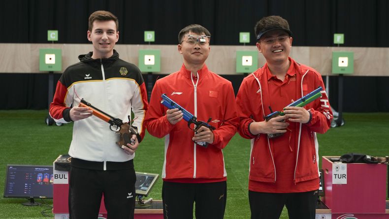 Foto: ISSF / Deutschland, China, China. So heißen die Medaillen-Nationen bei der Luftpistole Männer in Baku. Foto: ISSF / Deutschland, China, China. So heißen die Medaillen-Nationen bei der Luftpistole Männer in Baku.