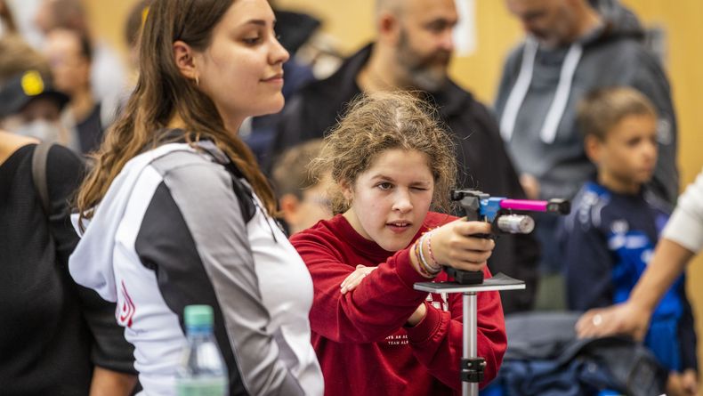 Foto: Moritz Müller / Viele Kinder und Jugendliche haben sich beim Lichtschießen ausprobiert Foto: Moritz Müller / Viele Kinder und Jugendliche haben sich beim Lichtschießen ausprobiert