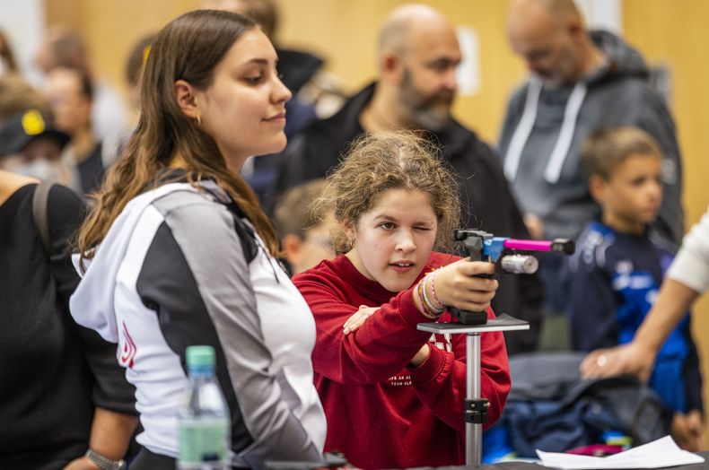 Foto: Moritz Müller / Viele Kinder und Jugendliche haben sich beim Lichtschießen ausprobiert