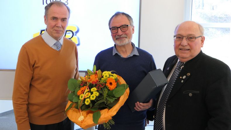 Foto: DSB / Sportdirektor Heiner Gabelmann (Mitte) wurde von DSB-Präsident Hans-Heinrich von Schönfels (links) und DSB-Vizepräsident Sport Gerhard Furnier verabschiedet.