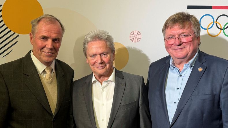 Foto: DSB / Sprachen am Rande der DOSB-Mitgliederversammlung: Hans-Heinrich von Schönfels, Karl-Heinz Smieszek und Gerd Hamm.