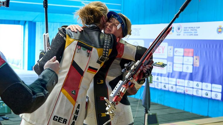 Foto: ISSF / Nach ihrem Doppelsieg beim Weltcup in Granada gehen Anna Janßen und Nele Stark mit viel Selbstbewusstsein und als Mitfavoritinnen in die EM-Qualifikation.