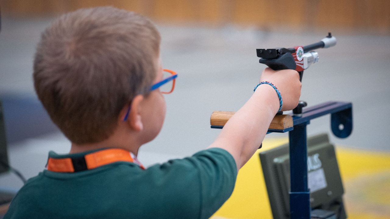 Foto: DSJ / Volle Konzentration bei der "Faszination Lichtschießen"