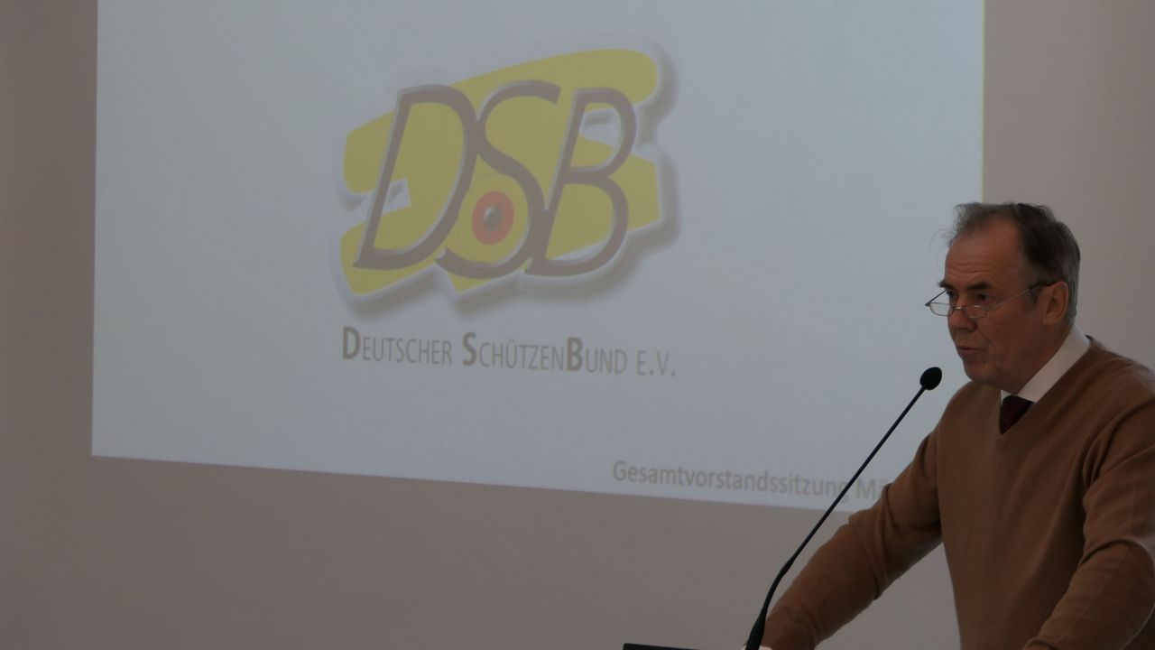 Foto: DSB / DSB-Präsident Hans-Heinrich von Schönfels bei seinem Bericht vor dem Gesamtvorstand.
