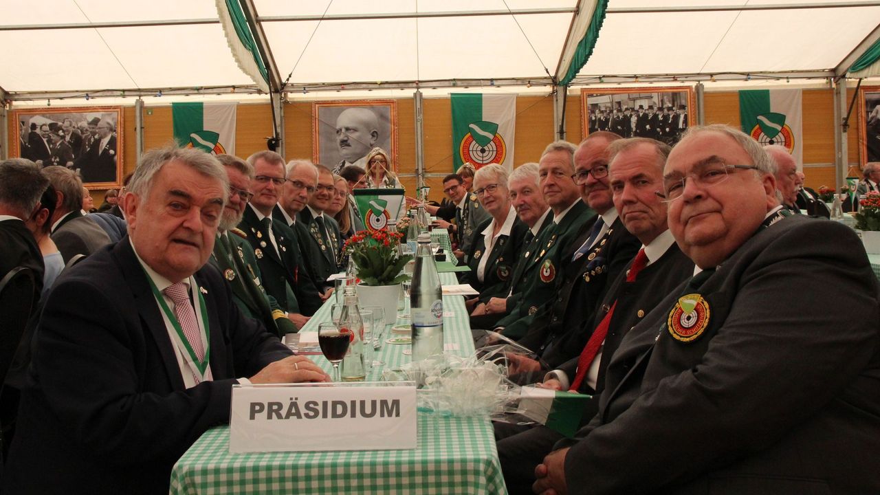 Foto: RSB / RSB-Präsident Willi Palm und das Präsidium konnten hochkarätige Gäste begrüßen, wie NRW-Innenminister Herbert Reul oder DSB-Präsident Hans-Heinrich von Schönfels.