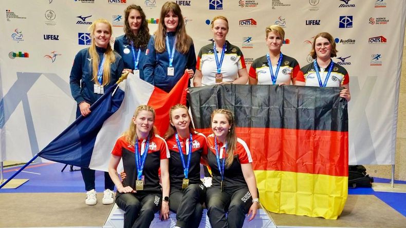 Foto: FFTir / Die deutschen Frauen Prinz, Blos und Volkart gewinnen Bronze im Team. Foto: FFTir / Die deutschen Frauen Prinz, Blos und Volkart gewinnen Bronze im Team.