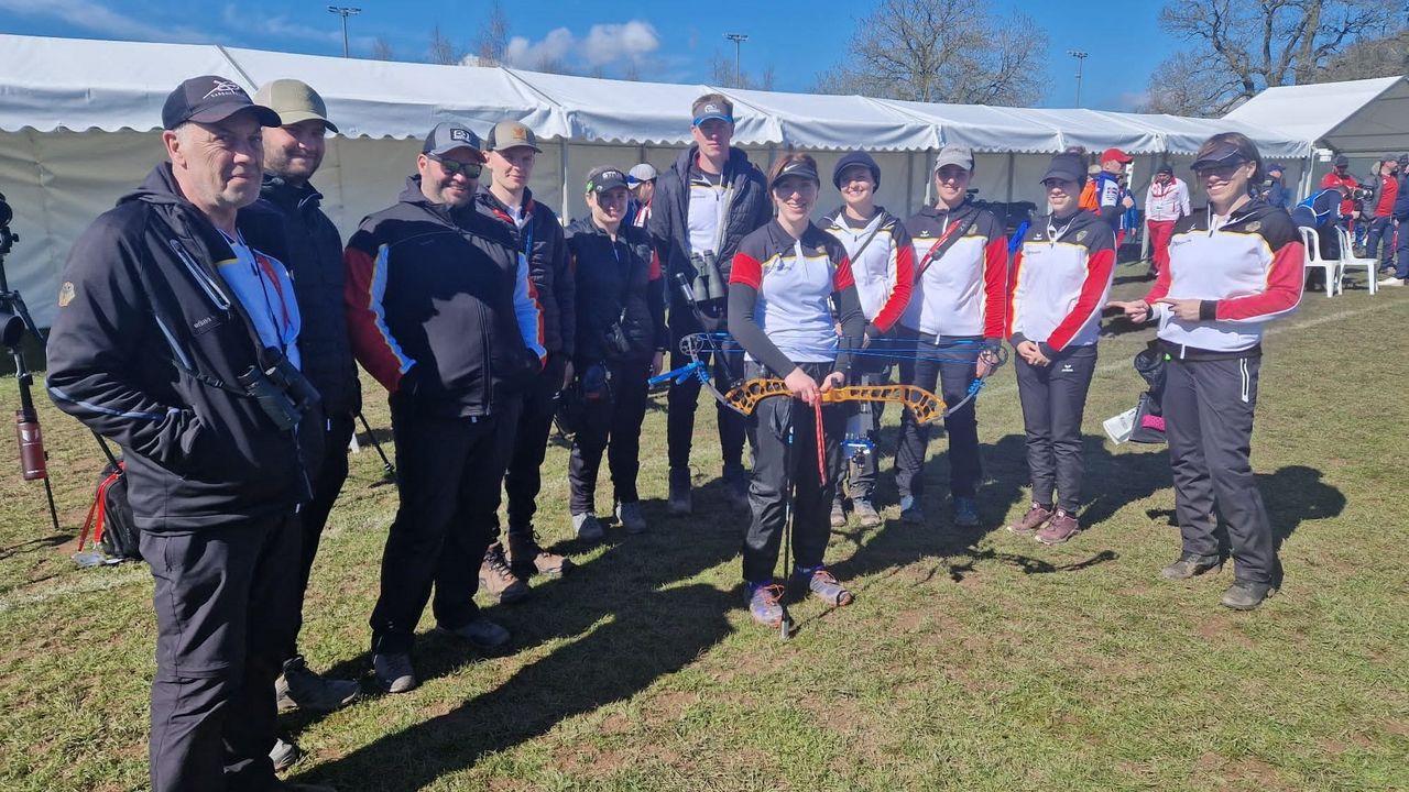 Foto: DSB / Jubel beim Compound-Team über den Gewinn des Quotenplatzes durch Katharina Raab.