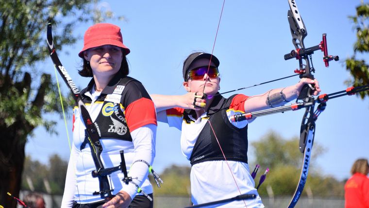 Foto: WAE / Flora Kliem (links) und Jule Lammers sind im tschechischen Nove Mesto im Rahmen der Para World Series am Start.