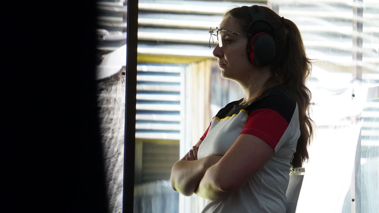 Foto: DSB / Volle Konzentration! Doreen Vennekamp und die anderen Kaderschützen Pistole absolvieren am Wochenende in Suhl Teil eins ihrer WM-Qualifikation.