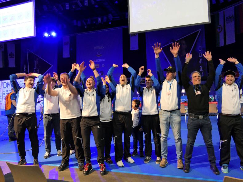 Foto: DSB / Laola mit und für den neuen Luftpistolen-Champion SV Kelheim-Gmünd.