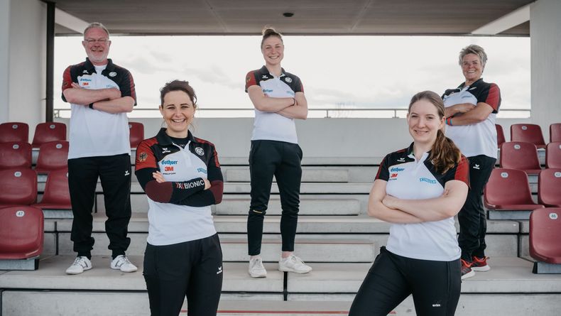 Foto: DSB / Das EM-Sportpistolen-Team v.l.: Co-Trainer Uwe Potteck, Monika Karsch, Carina Wimmer, Doreen Vennekamp, Bundestrainerin Barbara Georgi. Foto: DSB / Das EM-Sportpistolen-Team v.l.: Co-Trainer Uwe Potteck, Monika Karsch, Carina Wimmer, Doreen Vennekamp, Bundestrainerin Barbara Georgi.