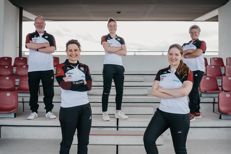 Foto: DSB / Das EM-Sportpistolen-Team v.l.: Co-Trainer Uwe Potteck, Monika Karsch, Carina Wimmer, Doreen Vennekamp, Bundestrainerin Barbara Georgi. Foto: DSB / Das EM-Sportpistolen-Team v.l.: Co-Trainer Uwe Potteck, Monika Karsch, Carina Wimmer, Doreen Vennekamp, Bundestrainerin Barbara Georgi.