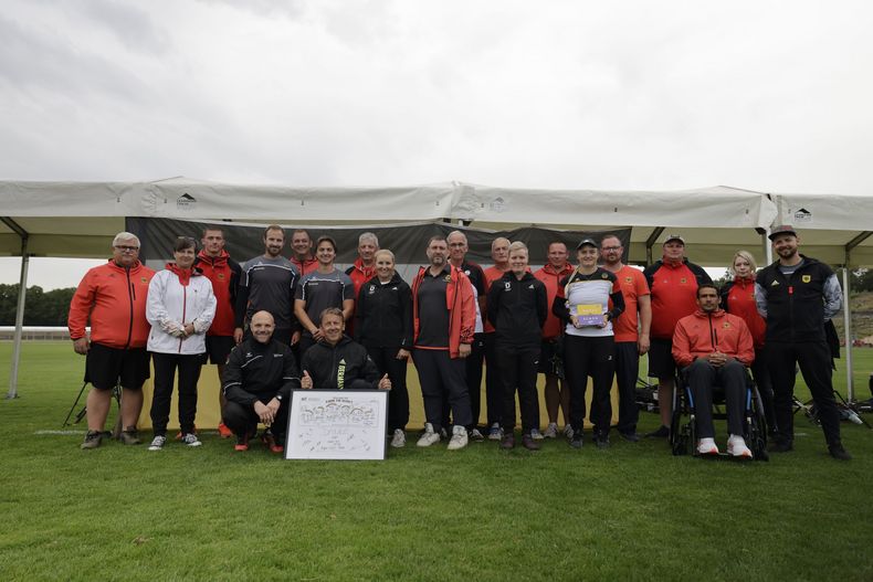 Foto: Cristian Nunez Lorca / Das WM-Recurveteam mit den Athleten und Betreuern des Invictus-Teams. Foto: Cristian Nunez Lorca / Das WM-Recurveteam mit den Athleten und Betreuern des Invictus-Teams.